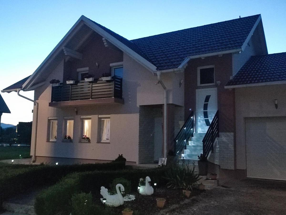 Apartman Swans Otočac Extérieur photo