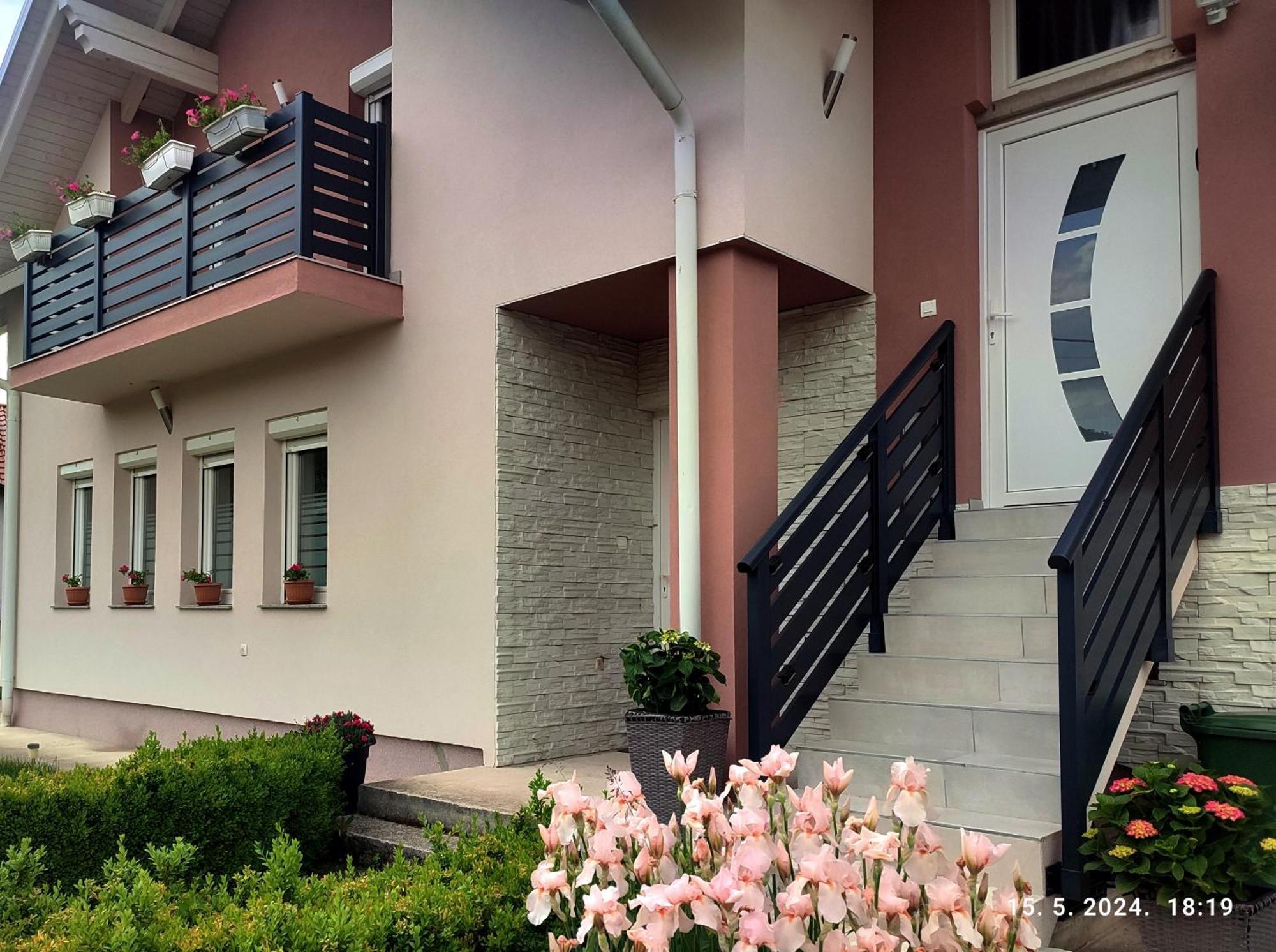 Apartman Swans Otočac Extérieur photo